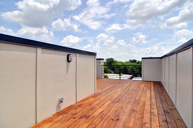Building Photo - 2514 Forest Park Blvd