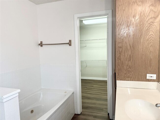 Building Photo - 12717 Burson Dr