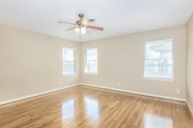 Building Photo - 9115 Highcrest Dr