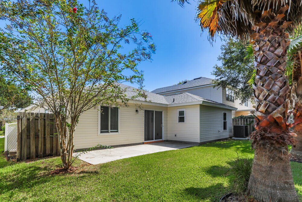 Building Photo - 14444 Woodfield Cir N