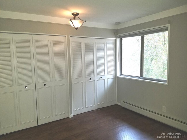 Building Photo - 1217 Island Dr