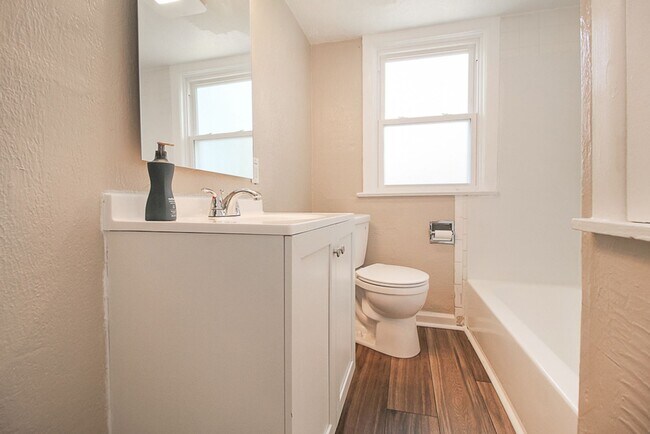 Building Photo - Must See!! Renovated Spacious Single Family House!