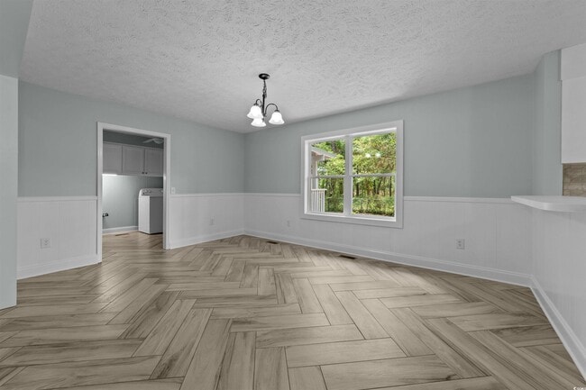 Building Photo - 1401 Twin Oaks Dr