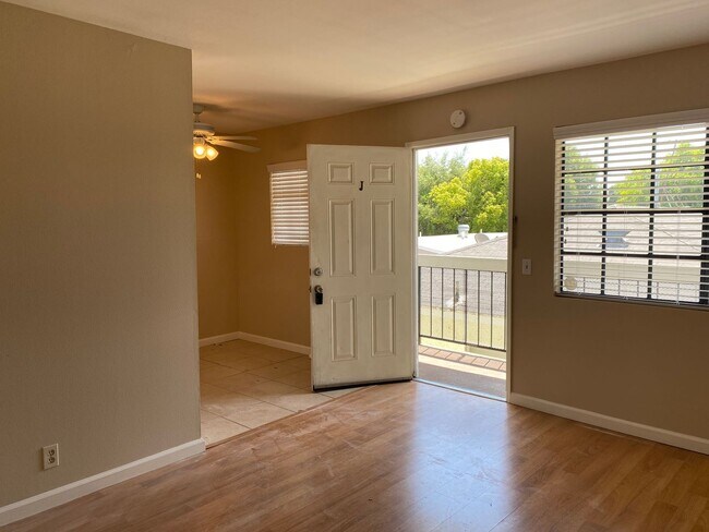 Building Photo - Bright and airy updated second floor 1 bedroom, 1 bathroom apartment