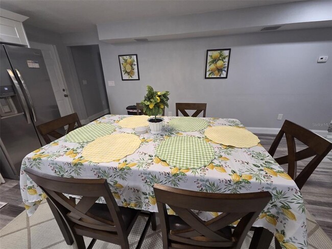 Building Photo - 5105 Tangerine Ave S