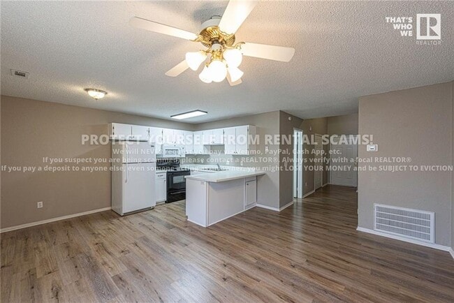 Building Photo - 688 W Martha Dr