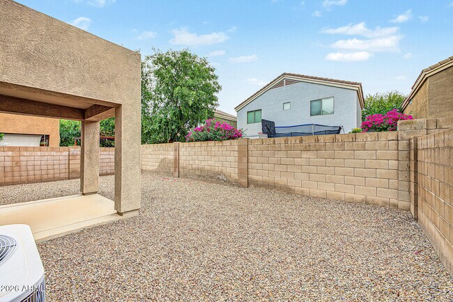Building Photo - 6135 E Paradise Ln