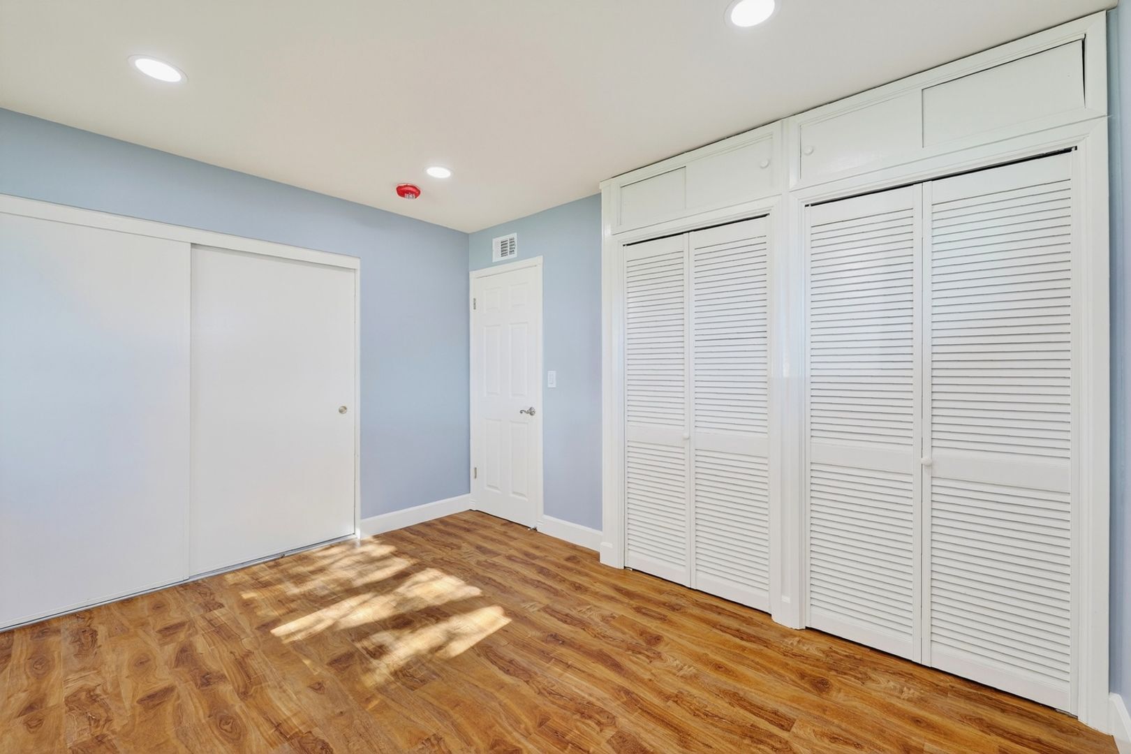 Building Photo - 445 E Hoover Ave