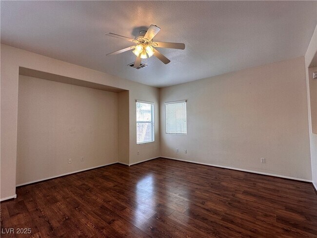 Building Photo - 2586 Highland Cliff Dr