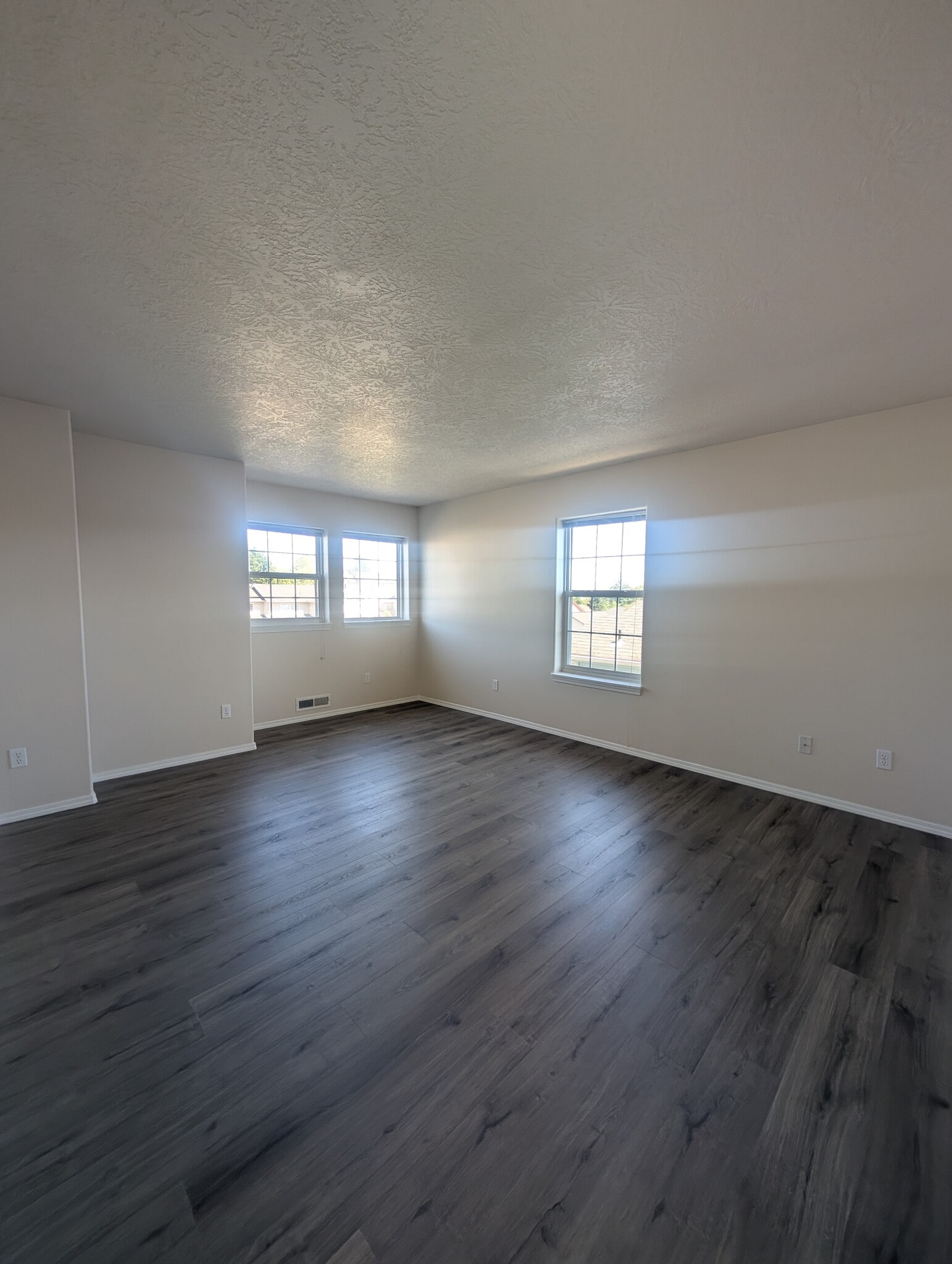 Building Photo - 6925 / 6927 Ridgetop Dr NE