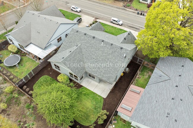 Building Photo - Radiant 3-bedroom Home in Downtown Canby