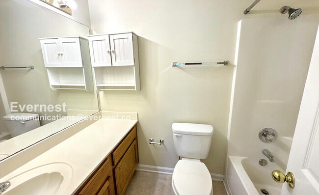 Building Photo - 319 Waters Edge Ln