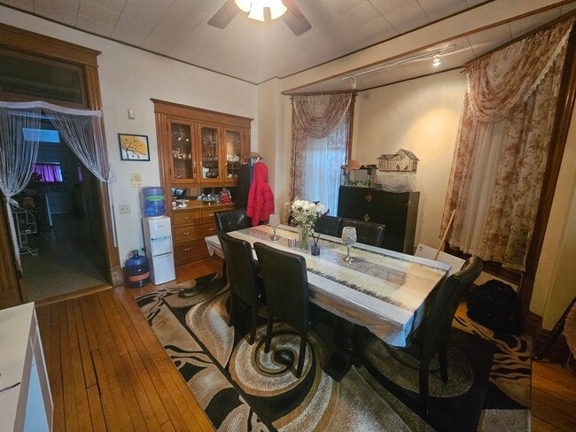 Building Photo - 1132 W Wrightwood Ave