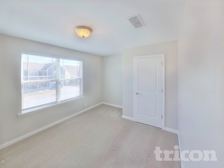 Building Photo - 2631 Salem Glen Xing