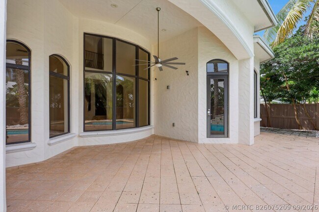 Building Photo - 260 NE Wavecrest Ct