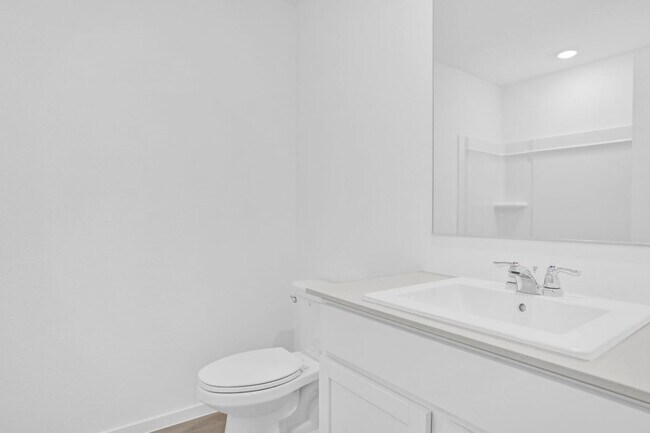 Building Photo - 1025 MacNab Dr