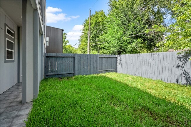 Building Photo - 6718 Lozier St