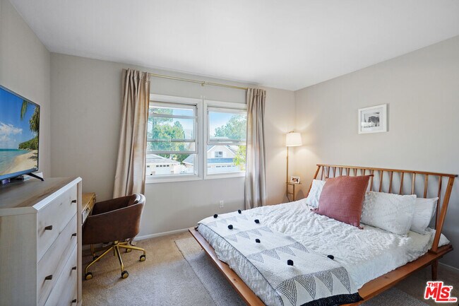 Building Photo - 5025 Dantes View Dr