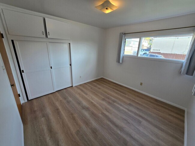 Building Photo - Pacific Beach 2-br House + Garage