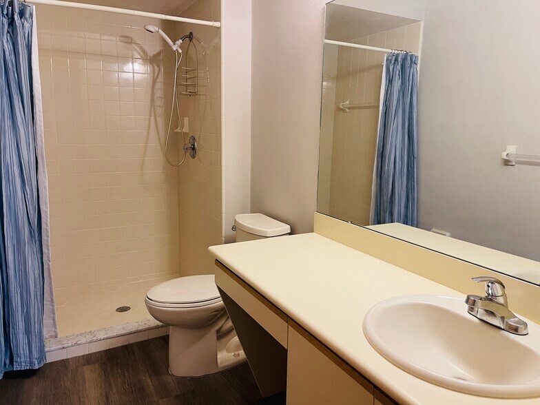 Building Photo - 1113 Oak Forest Cir