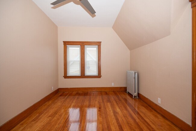 Building Photo - Convenient Location & Updated Amenities!