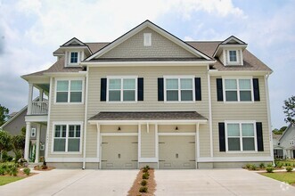 Building Photo - Beautiful four bedroom in Oyster Point - M...