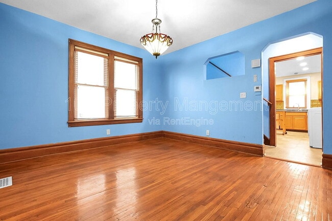 Building Photo - 275 N Warren Ave