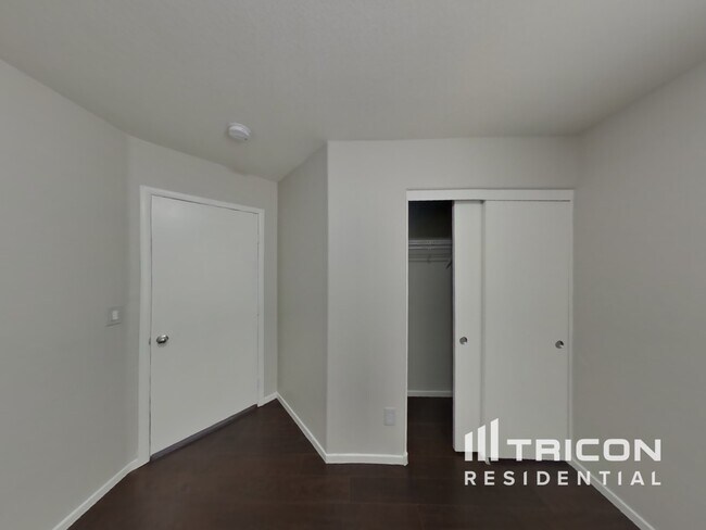 Building Photo - 494 Brompton St