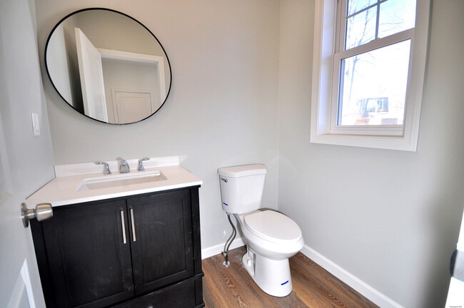 Building Photo - 309 Main St