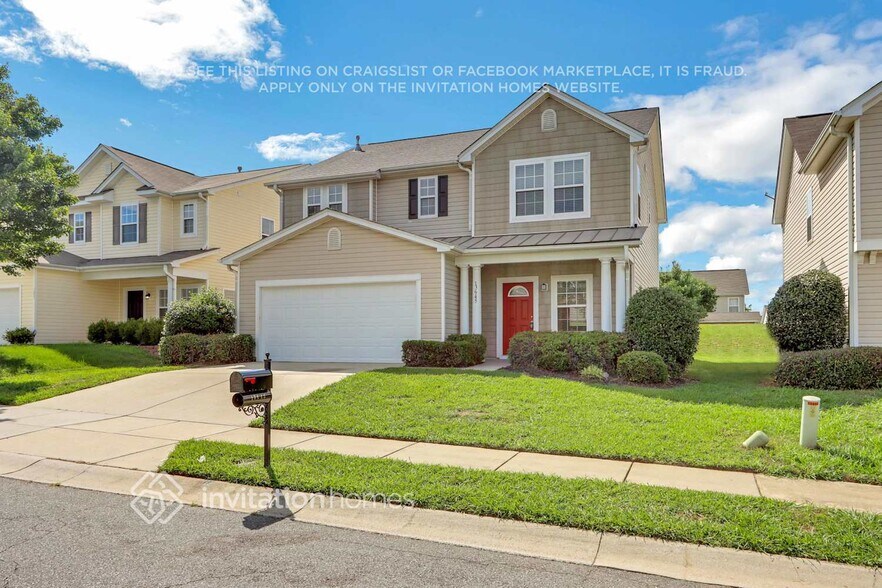 Building Photo - 13645 Coram Pl