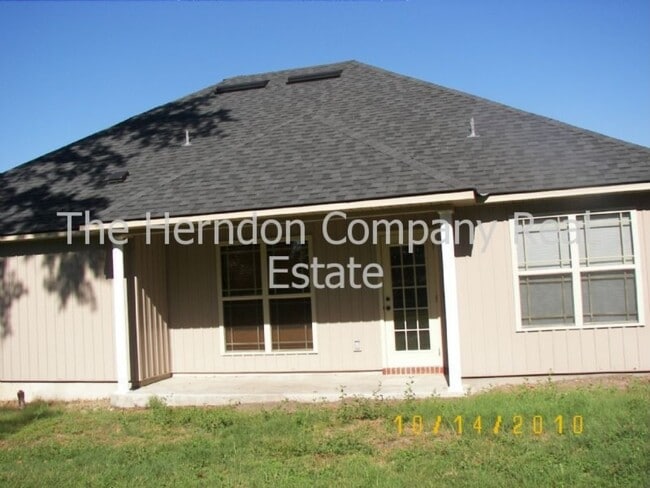Building Photo - 3 Bedroom Home in the County