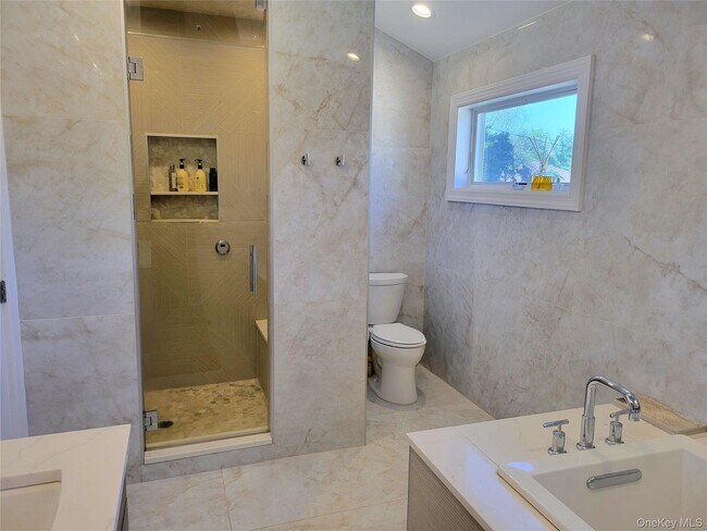 Building Photo - 650 Prescott Pl