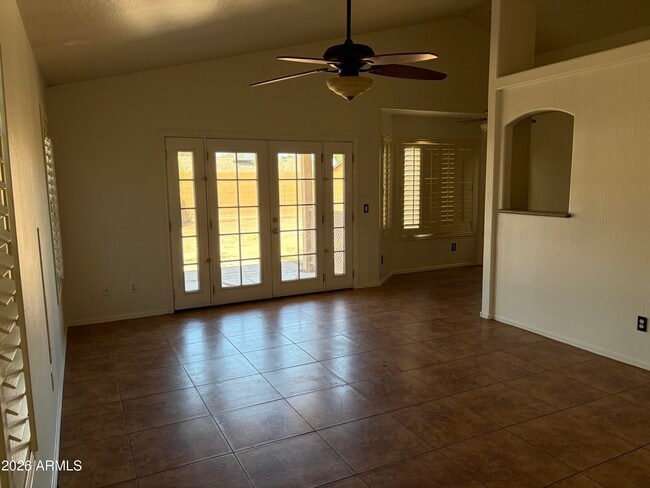 Building Photo - 222 W Caroline Ln
