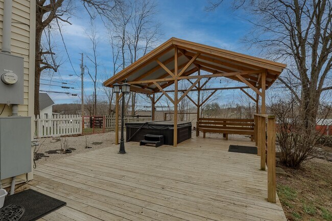 Building Photo - 329 Grayson St