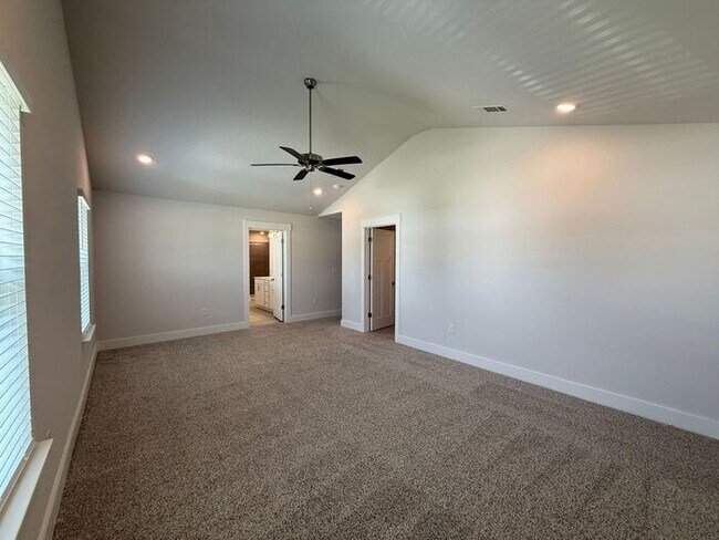 Building Photo - Gulf Breeze - Deer Ridge Crossing - 4 bedroom, 2.5 bathroom - New Construction