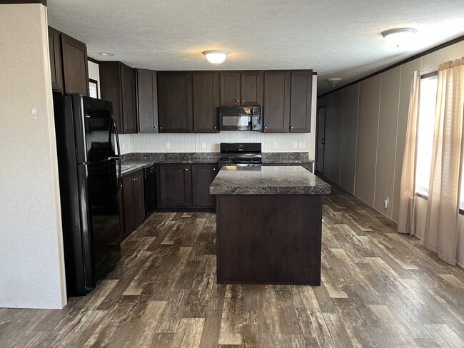 Building Photo - 117 Desander Dr