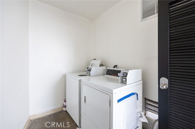 Building Photo - 13018 Valleyheart Dr