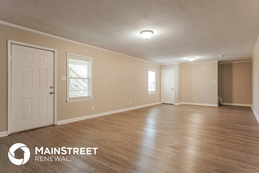 Building Photo - 4210 Queen Victoria Pl