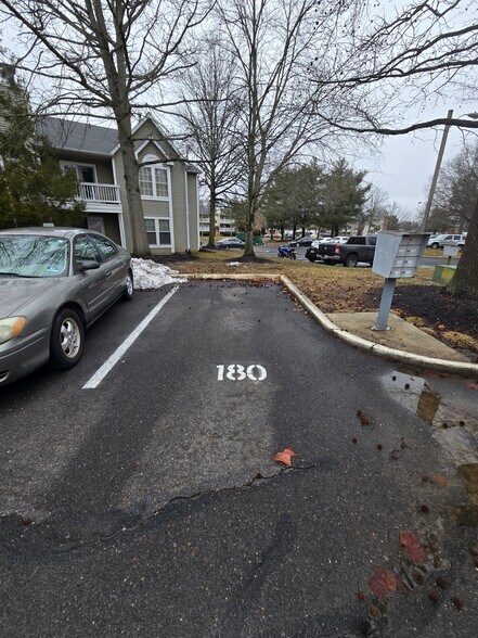 1 Assigned Spot + Lots of Guest Parking - 180 Kenwood Dr