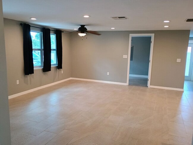 Building Photo - 6737 Udell Ln