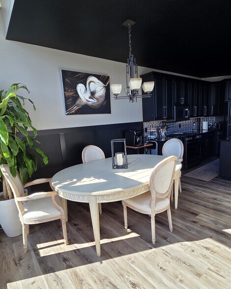 Building Photo - 1515 N Van Buren St