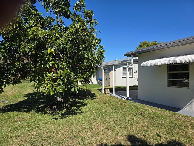 Building Photo - 5713 NW 65th Terrace