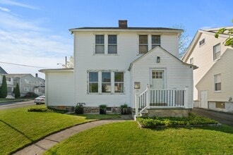 Building Photo - 15 Overland Ave