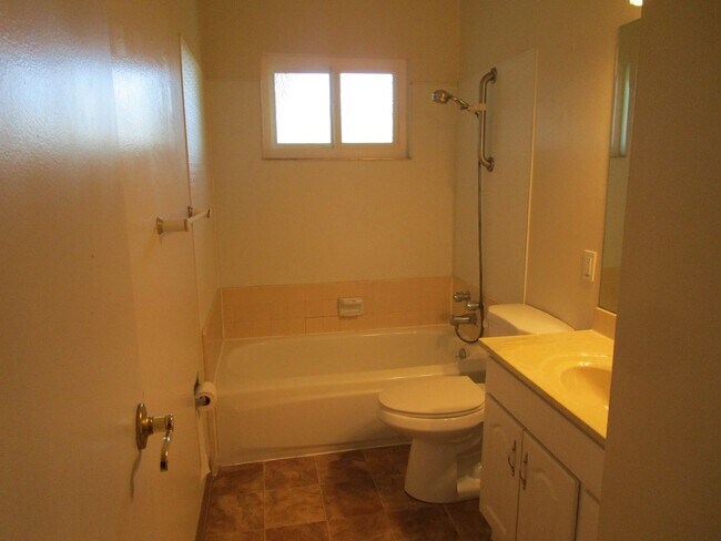Building Photo - 2039 Barbour Dr