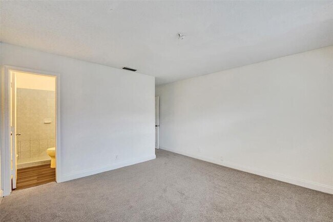 Building Photo - 2518 Riverside Dr
