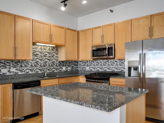 Building Photo - 901 W Madison St