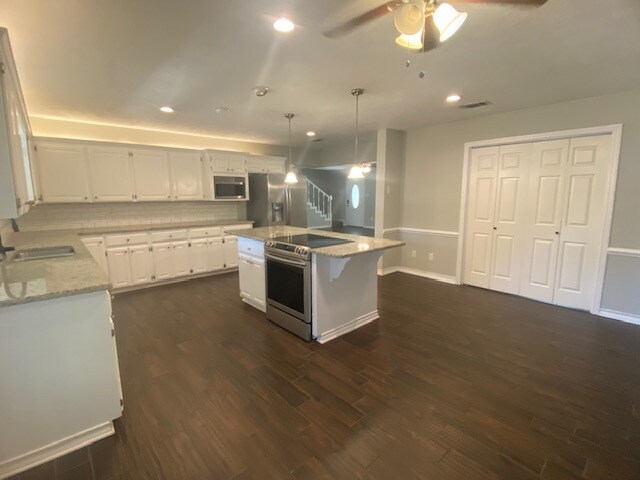 Building Photo - 601 Brown Dr