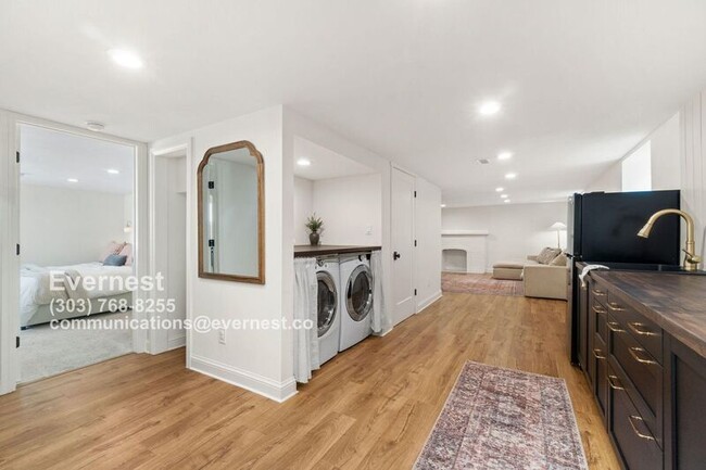 Building Photo - 425 S Alcott St