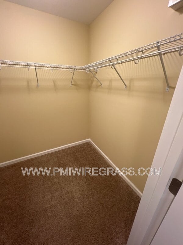 Building Photo - 214 Winterberry Way