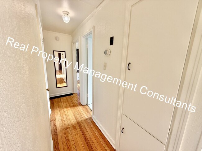 Building Photo - Charming 3-Bedroom Home with Covered Deck ...